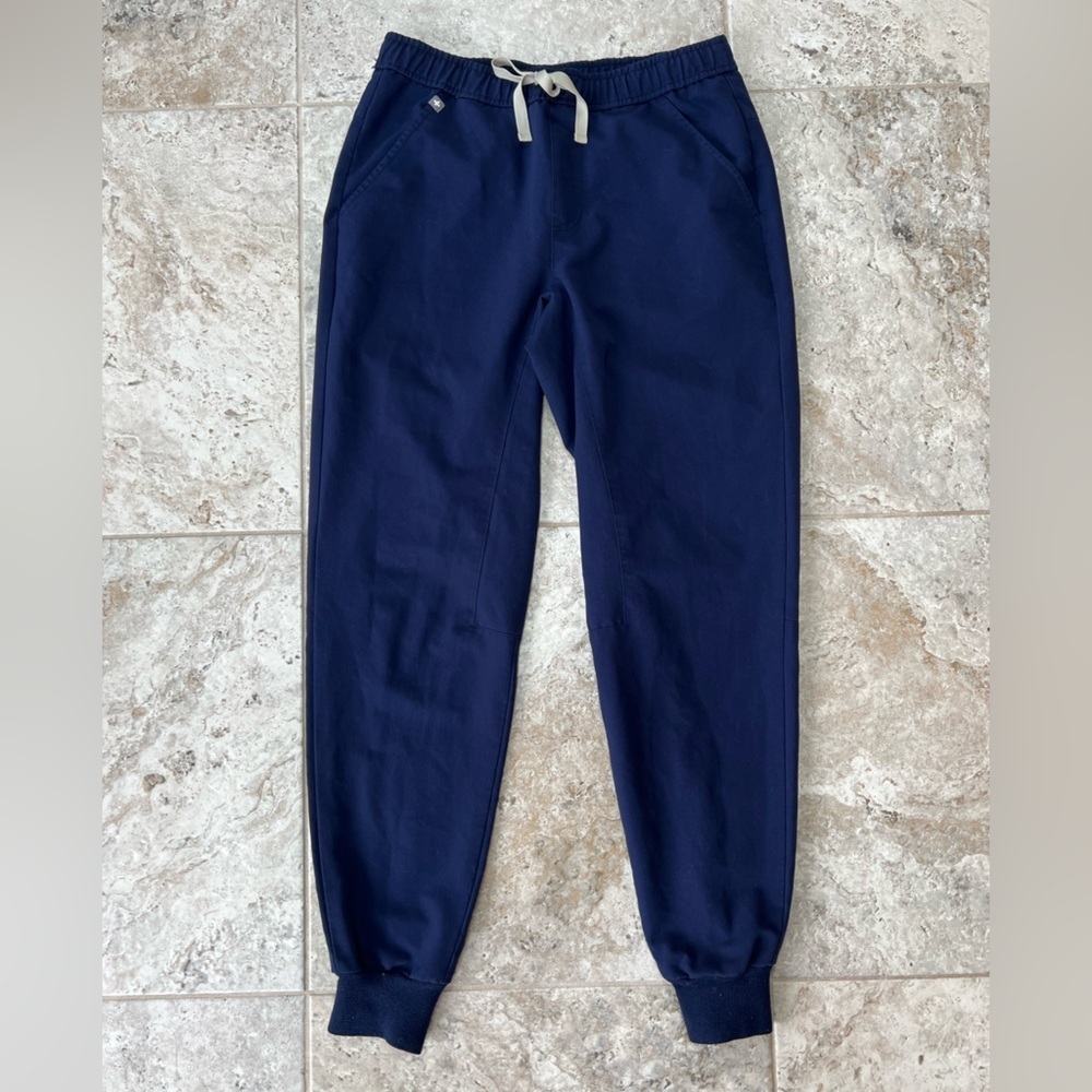 FIGS Men's Tansen Jogger Scrub Pants in Navy Blue (PO #1455), size Small